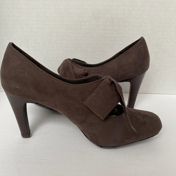 ANN MARINO BROWN SUEDE BOW HEELS IN SIZE 9 - Picture 2 of 7